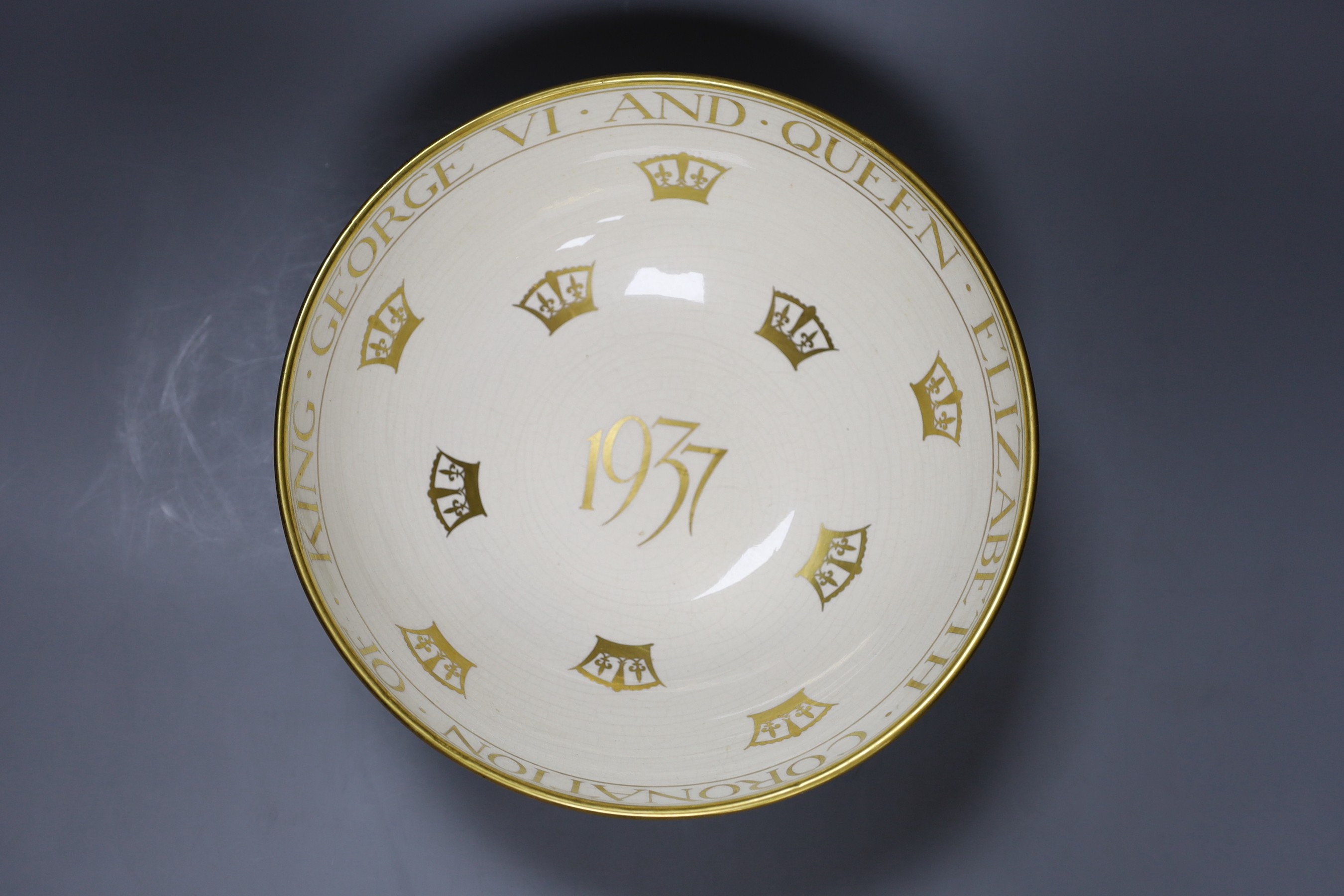 A Grays Pottery bowl commemorating 'Coronation of George VI - Queen Elizabeth 1937', 27cm